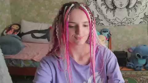 Snapshot of vanilla_arya chatting on 06-27-26, 12:22 Adelina online show from 06-27-26, 12:22