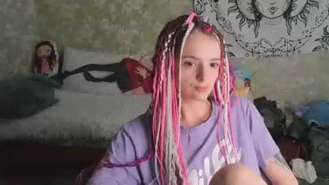 Snapshot of vanilla_arya chatting on 07-06-26, 09:06 Adelina online show from 07-06-26, 09:06