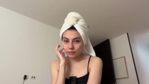 Snapshot of vanilla_velvet chatting on 06-11-26, 01:05 Annabet online show from 06-11-26, 01:05