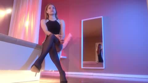 Snapshot of vanilla_whispers chatting on 01-18-26, 05:17 Laura online show from 01-18-26, 05:17