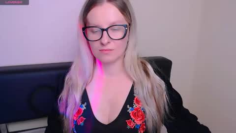 Mia online show from 10-09-25, 06:44