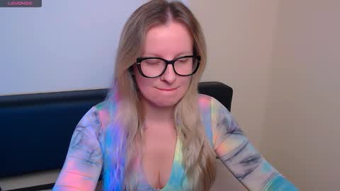 Mia online show from 10-10-25, 06:56