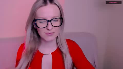 Snapshot of vanillaex_ chatting on 01-09-26, 11:24 Mia online show from 01-09-26, 11:24