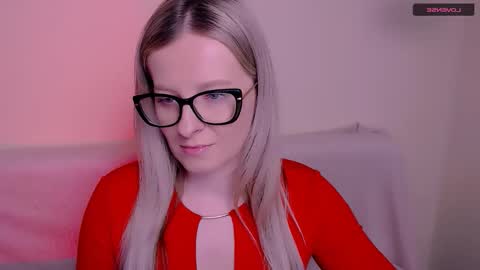 Snapshot of vanillaex_ chatting on 01-12-26, 10:42 Mia online show from 01-12-26, 10:42