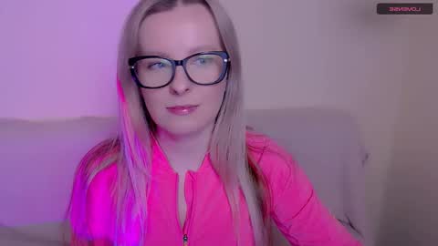 Snapshot of vanillaex_ chatting on 01-17-26, 12:21 Mia online show from 01-17-26, 12:21