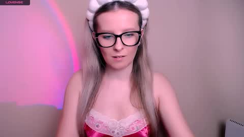 Snapshot of vanillaex_ chatting on 02-14-26, 07:49 Mia online show from 02-14-26, 07:49