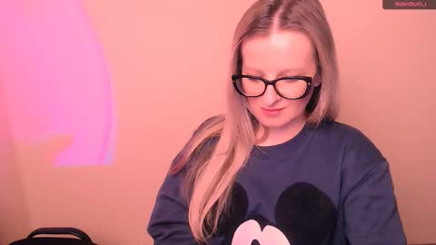 Snapshot of vanillaex_ chatting on 02-16-26, 05:25 Mia online show from 02-16-26, 05:25