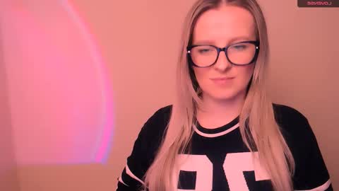 Snapshot of vanillaex_ chatting on 02-16-26, 05:31 Mia online show from 02-16-26, 05:31