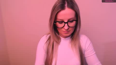 Snapshot of vanillaex_ chatting on 02-18-26, 05:20 Mia online show from 02-18-26, 05:20