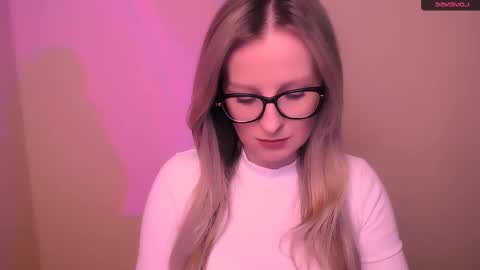 Snapshot of vanillaex_ chatting on 03-01-26, 06:10 Mia online show from 03-01-26, 06:10