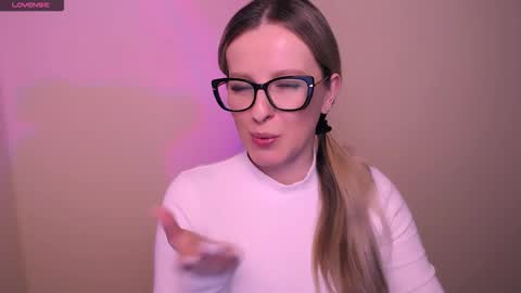 Snapshot of vanillaex_ chatting on 03-12-26, 06:03 Mia online show from 03-12-26, 06:03