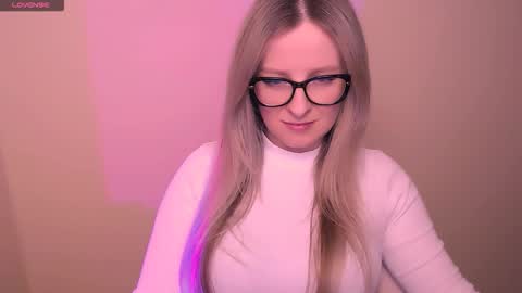 Snapshot of vanillaex_ chatting on 03-13-26, 06:58 Mia online show from 03-13-26, 06:58