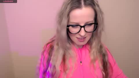 Snapshot of vanillaex_ chatting on 03-17-26, 06:33 Mia online show from 03-17-26, 06:33