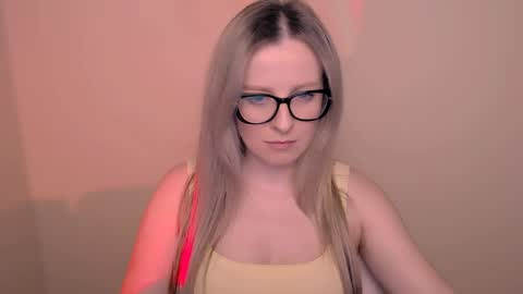 Snapshot of vanillaex_ chatting on 04-05-26, 06:16 Mia online show from 04-05-26, 06:16