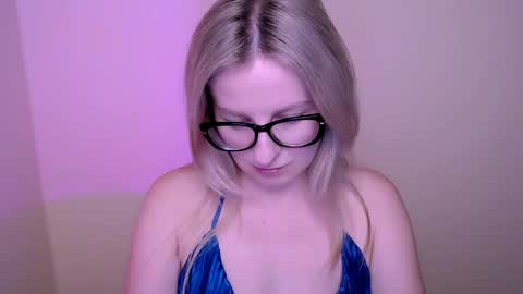 Mia online show from 05-27-26, 04:48