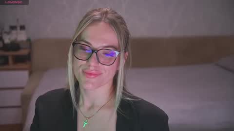 Sophie online show from 03-06-26, 10:50