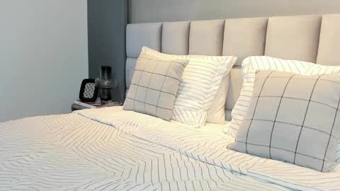 VANNA  online show from 10-22-25, 06:40