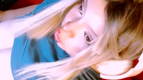 Snapshot of vanne_amet chatting on 04-20-26, 01:30 free follow me online show from 04-20-26, 01:30