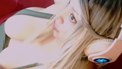 Snapshot of vanne_amet chatting on 05-13-26, 02:42 free follow me online show from 05-13-26, 02:42