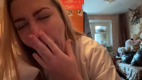 Mia online show from 04-29-26, 05:55