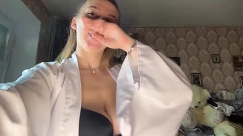 Snapshot of vannesatalamas chatting on 05-07-26, 05:13 Mia online show from 05-07-26, 05:13