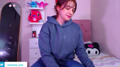 Snapshot of vannessa_shy chatting on 12-22-25, 07:00 Vanesa online show from 12-22-25, 07:00