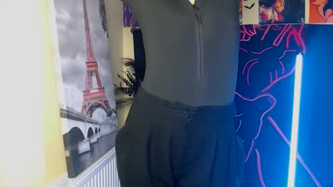 Vanessa online show from 10-18-25, 05:57