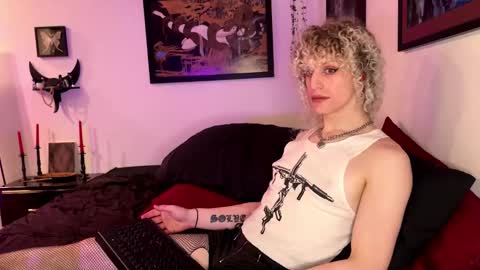 Snapshot of vantablossom chatting on 12-16-25, 07:13 vantablossom online show from 12-16-25, 07:13