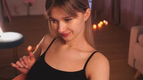 Snapshot of variety_moments chatting on 12-14-24, 04:01 Heeeeey Im Hanna the art of tease  online show from 12-14-24, 04:01