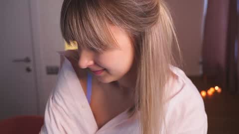 Snapshot of variety_moments chatting on 12-15-24, 04:07 Heeeeey Im Hanna the art of tease  online show from 12-15-24, 04:07