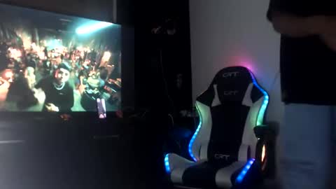 Snapshot of varonelite chatting on 02-08-26, 10:24 Andres online show from 02-08-26, 10:24