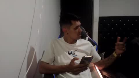 Snapshot of varonelite chatting on 03-01-26, 10:56 Andres online show from 03-01-26, 10:56