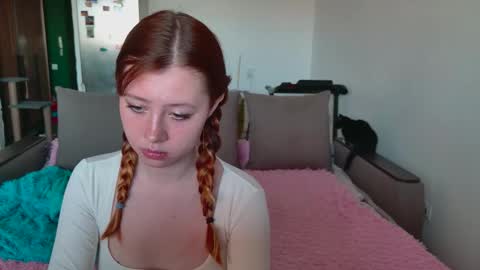 Snapshot of vasilisa_lik chatting on 10-15-25, 04:34 Vasilisa lik online show from 10-15-25, 04:34