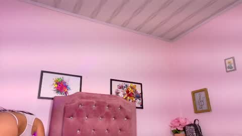 Snapshot of vaythiare_stone chatting on 07-04-26, 07:20 Vaythiare online show from 07-04-26, 07:20