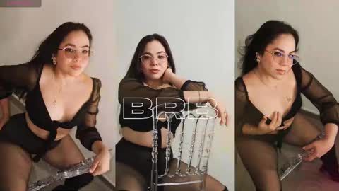 Snapshot of vctoria_collins_ chatting on 09-18-25, 11:45 Victoria online show from 09-18-25, 11:45
