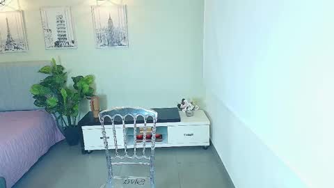 Snapshot of vctoria_collins_ chatting on 09-20-25, 11:00 Victoria online show from 09-20-25, 11:00