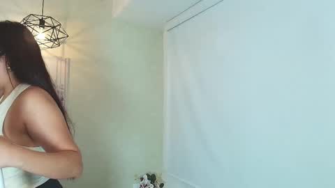 Snapshot of vctoria_collins_ chatting on 09-24-25, 11:02 Victoria online show from 09-24-25, 11:02