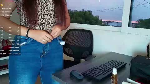 Snapshot of vctoria_collins_ chatting on 10-07-25, 11:07 Victoria online show from 10-07-25, 11:07