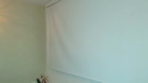 Snapshot of vctoria_collins_ chatting on 10-08-25, 10:57 Victoria online show from 10-08-25, 10:57