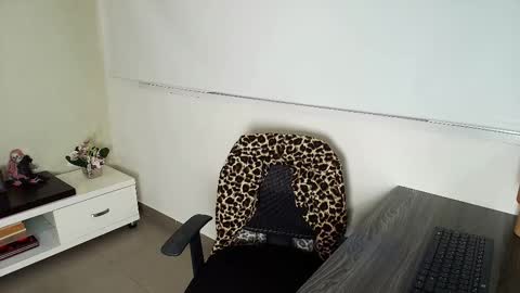 Victoria online show from 10-28-25, 11:03