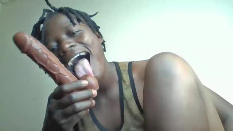 Snapshot of vee_tommy chatting on 12-02-25, 01:55 Vee tommy online show from 12-02-25, 01:55