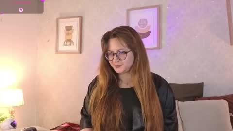 Vee Simons online show from 11-21-25, 08:18