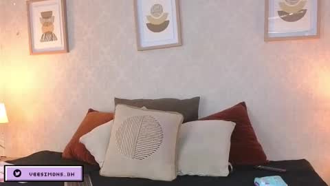 Vee Simons online show from 03-12-26, 08:04