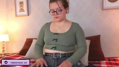 Vee Simons online show from 03-25-26, 07:42