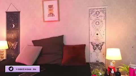 Vee Simons online show from 06-27-26, 08:47