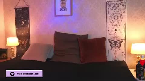 Vee Simons online show from 07-04-26, 07:42