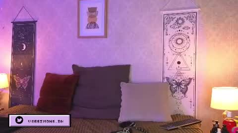 Vee Simons online show from 07-08-26, 08:24