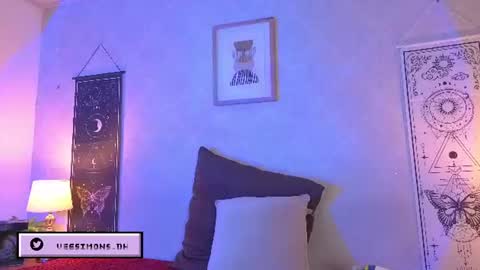 Vee Simons online show from 07-10-26, 08:00
