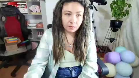 Snapshot of vellarossa chatting on 11-01-25, 05:09 Im VelaI will be Christmas and New Year with my family December 22 to January 13 I will miss you guys. online show from 11-01-25, 05:09