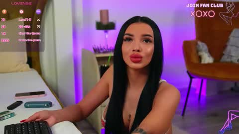 Snapshot of velmaevans chatting on 10-24-25, 05:42 Velma online show from 10-24-25, 05:42